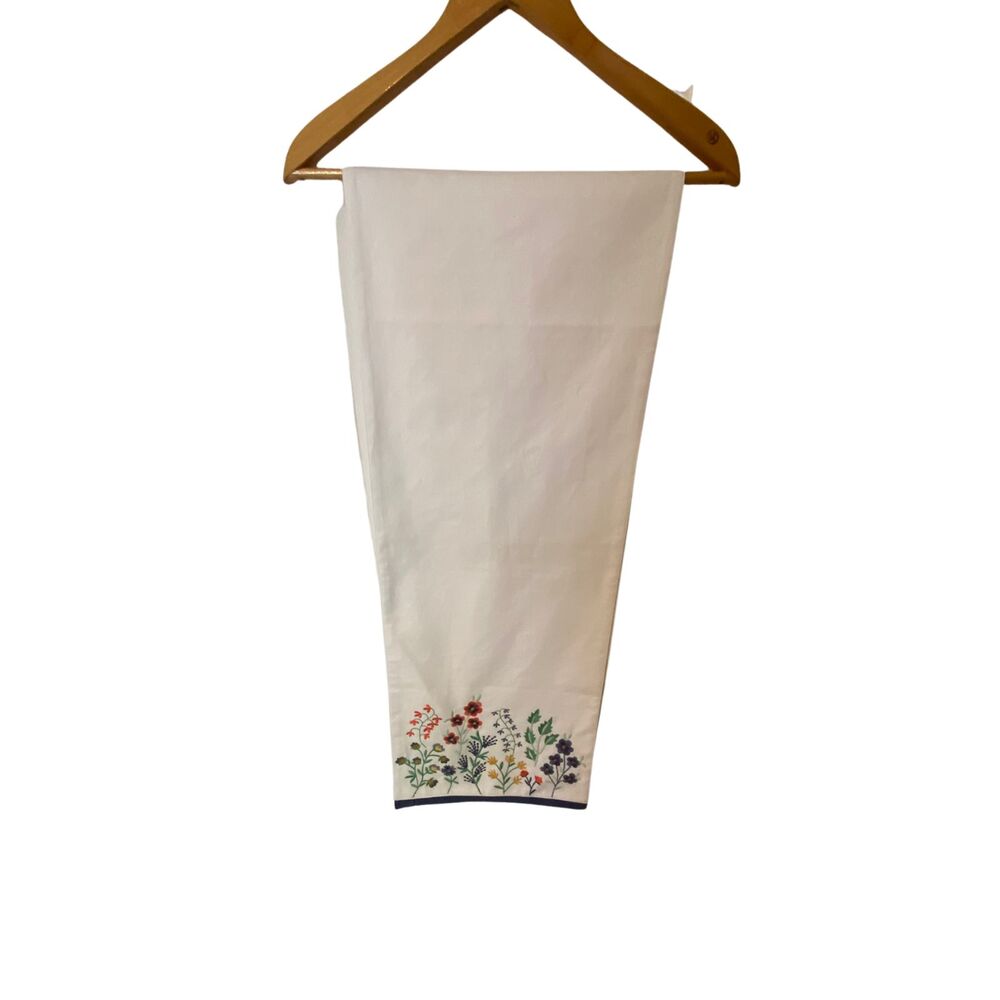 Table Runner Embroidered Floral